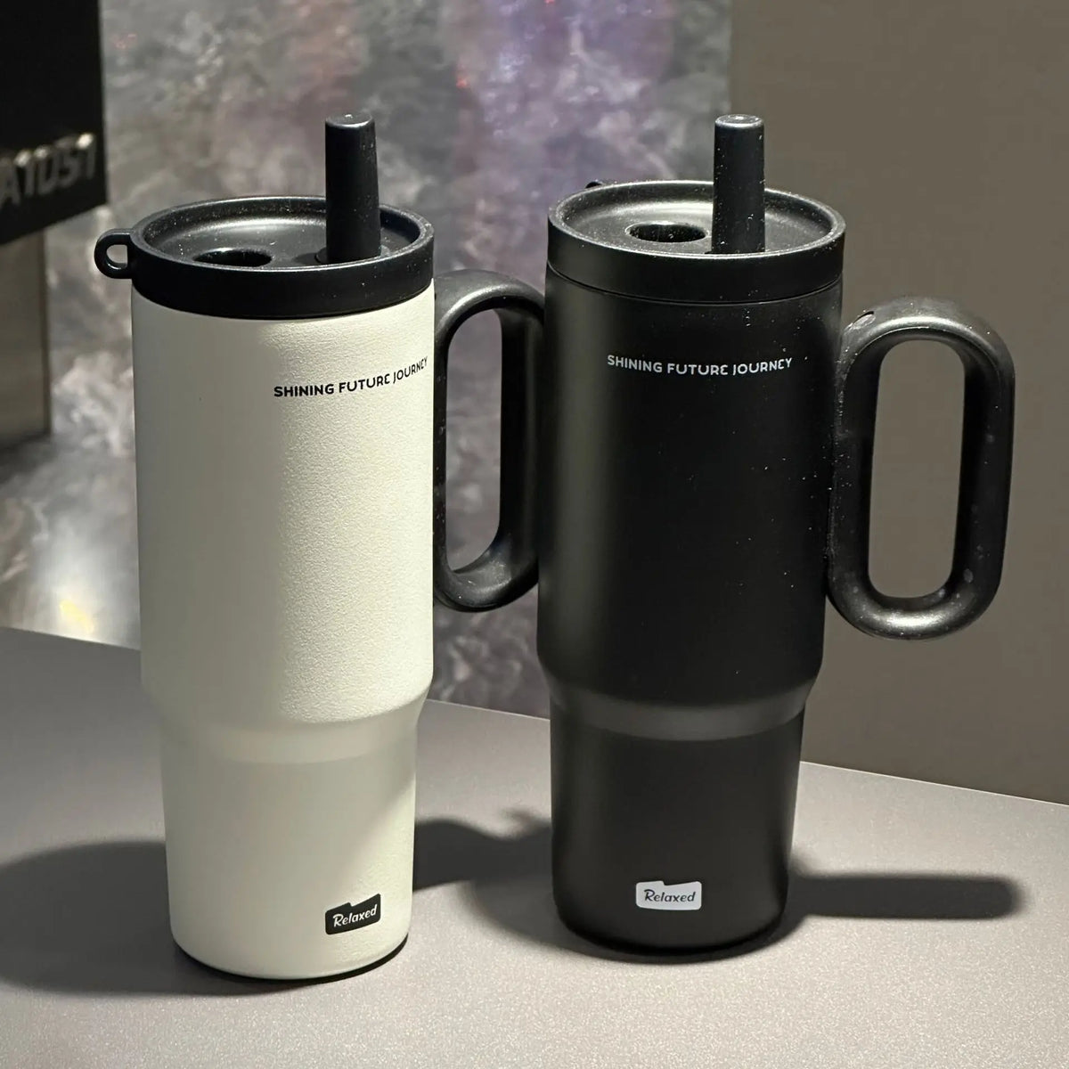 Edelstahl Thermobecher 720ml – Mit Strohhalm & Griff, Vakuumisoliert für Kaffee & Reisen